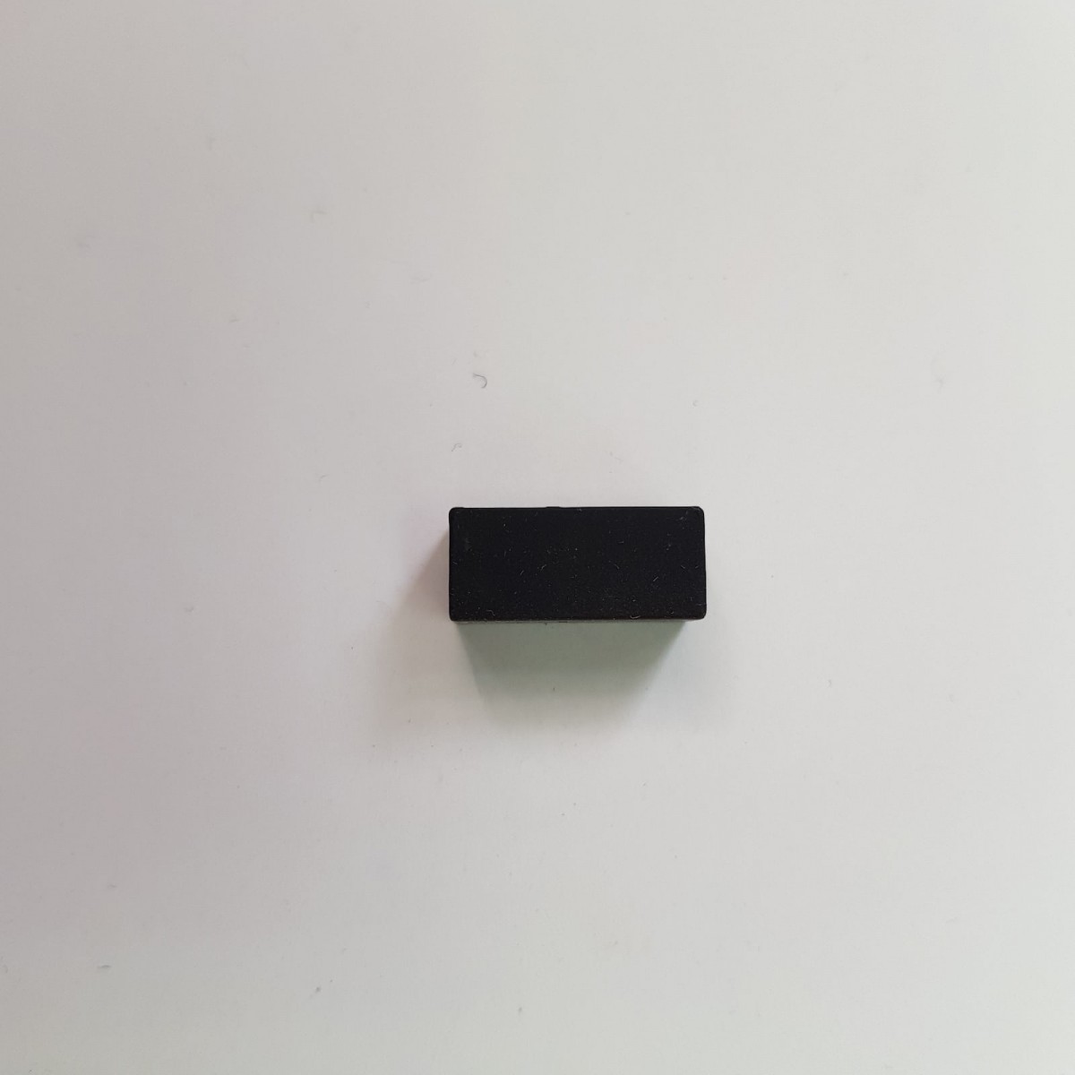 Наконечник для шнура металл 0305-5376 (15х6,5мм, отв.4мм) цв.черная резина